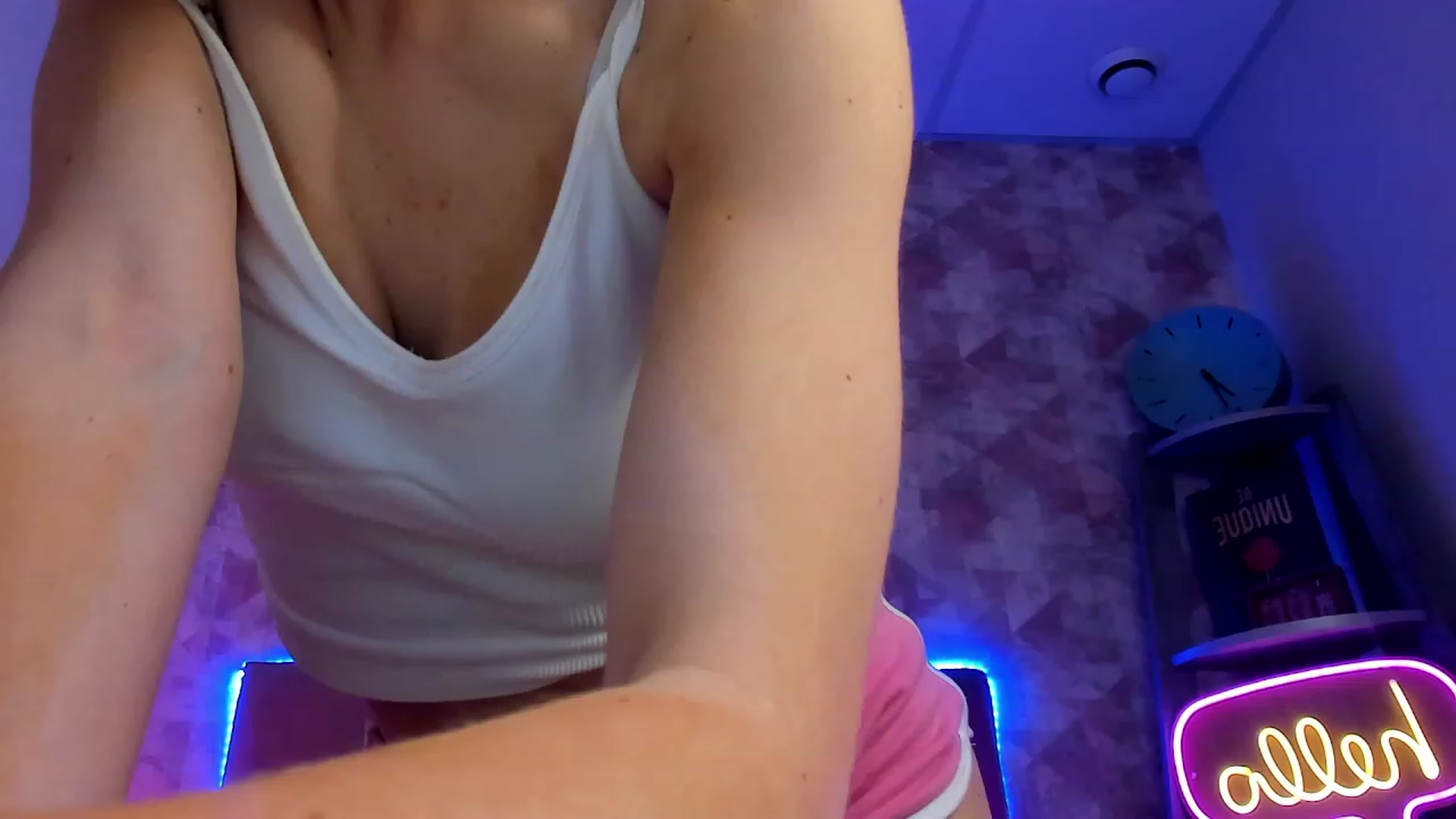 Gallery image thumbnail from KellySantos's myfreecams stream on, 05/06/2023, 14:08 image 12 of 20