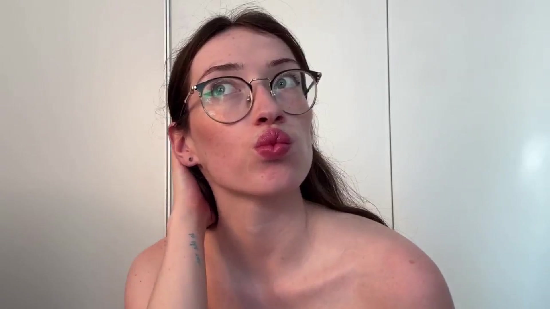 Gallery image thumbnail from Kelly_Grey's myfreecams stream on, 07/16/2025, 12:46 image 19 of 20