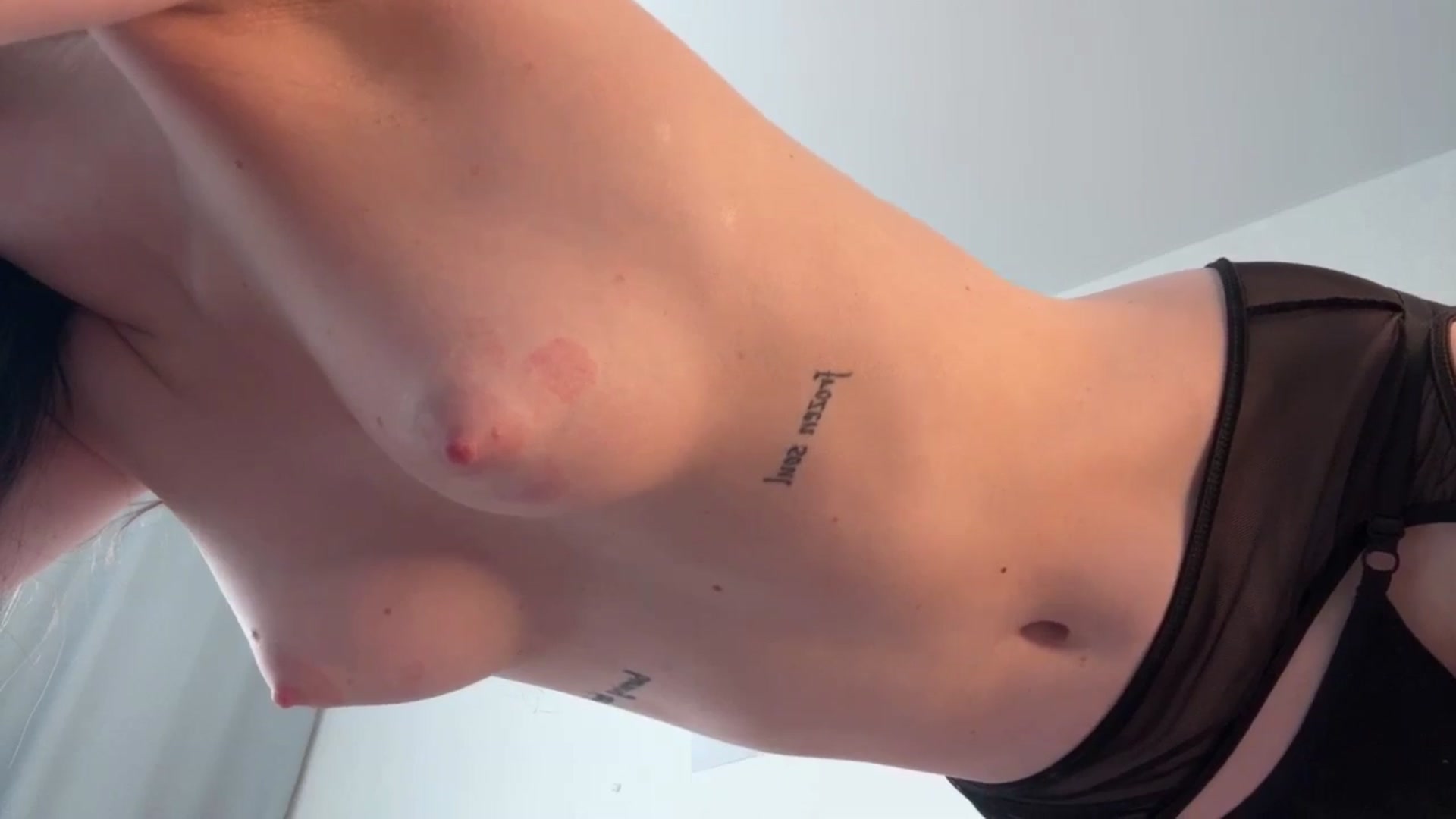 Gallery image thumbnail from Kelly_Grey's myfreecams stream on, 07/16/2025, 12:46 image 8 of 20