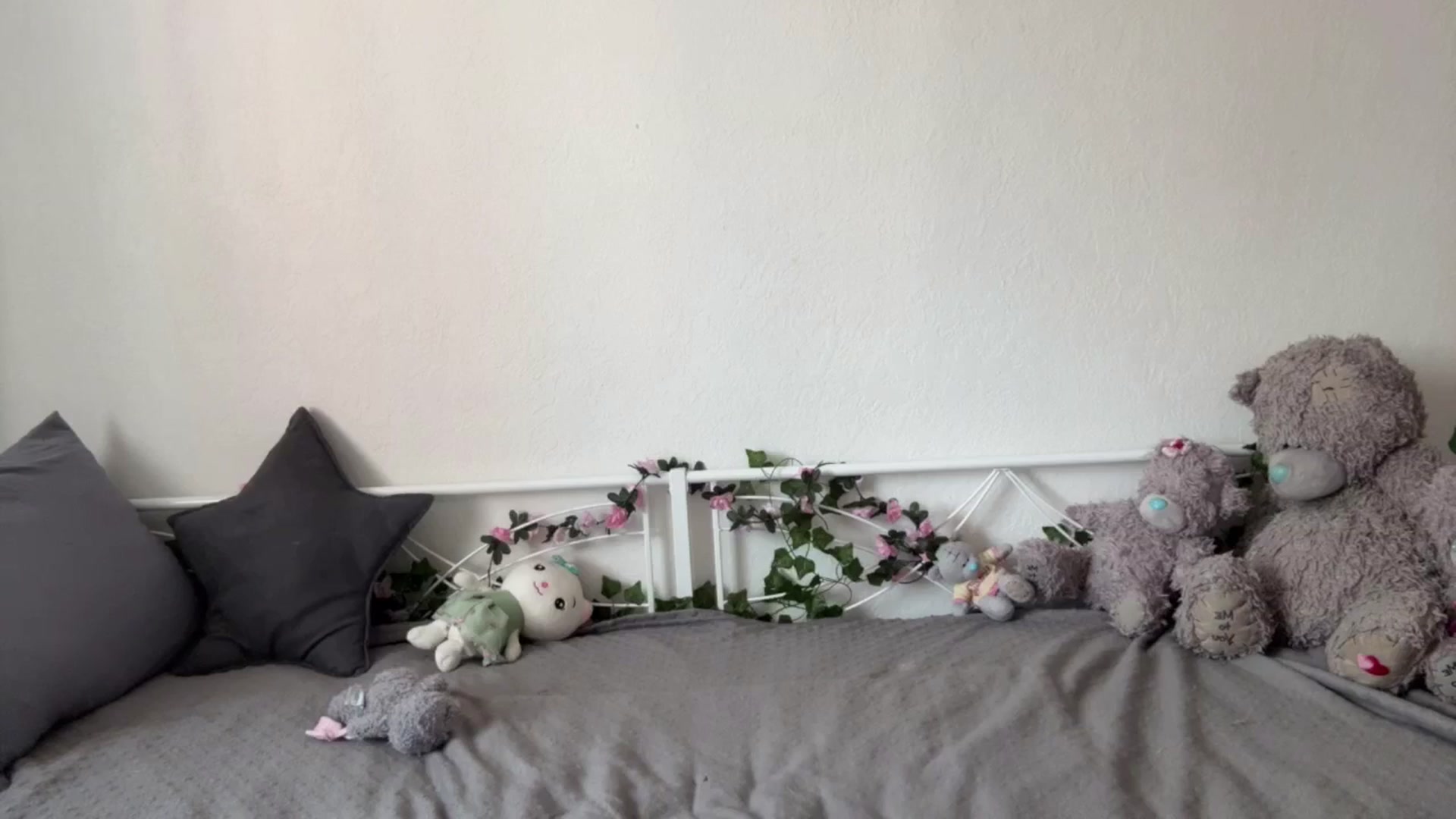 Gallery image thumbnail from Kelly_Grey's myfreecams stream on, 07/17/2025, 11:24 image 2 of 20