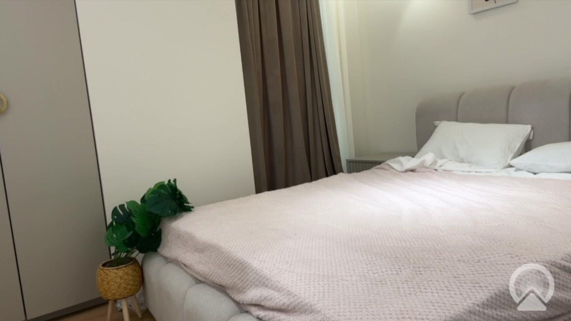 Gallery image thumbnail from Kelly_Grey's myfreecams stream on, 09/22/2025, 13:48 image 19 of 20