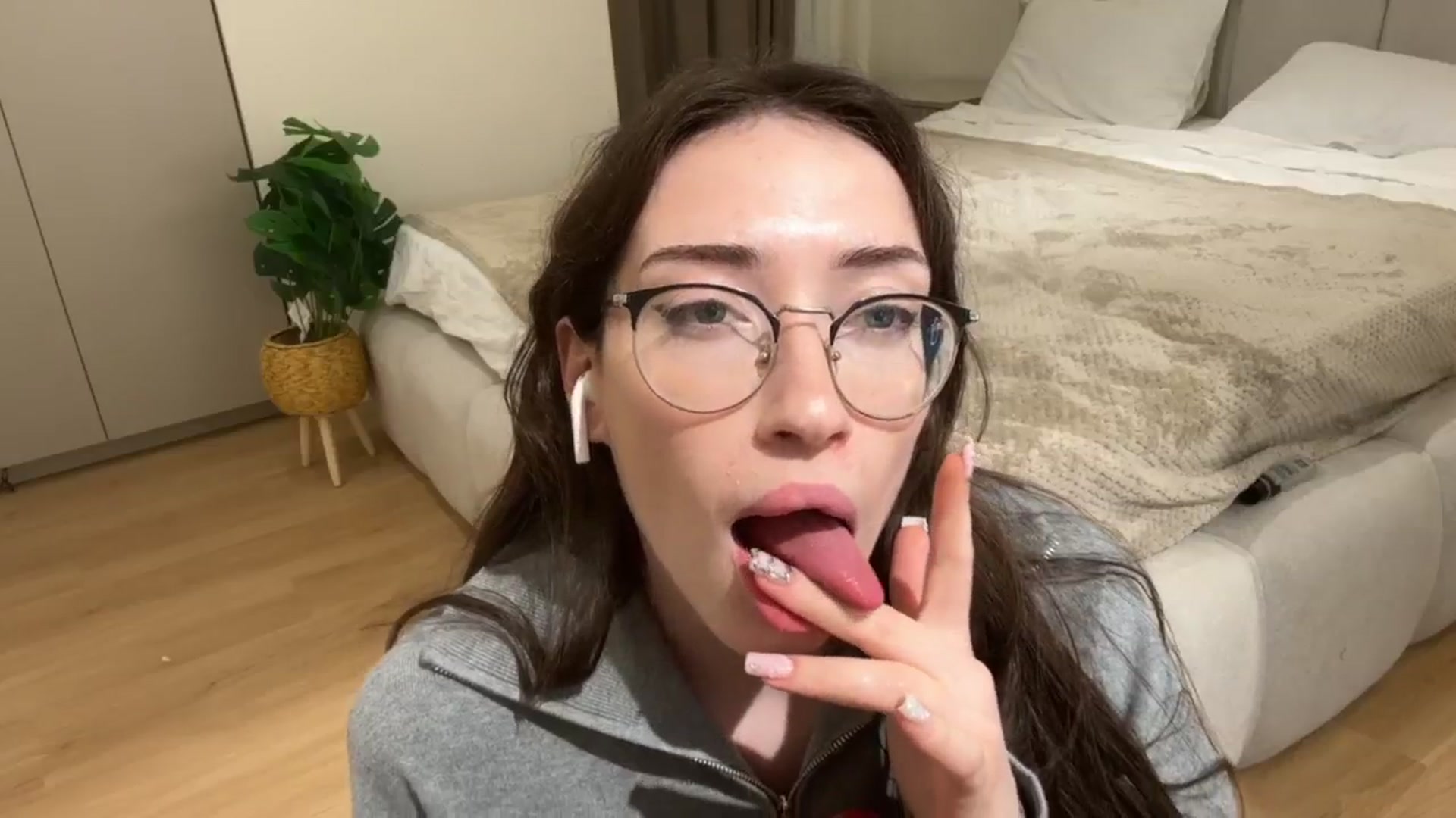 Gallery image thumbnail from Kelly_Grey's myfreecams stream on, 09/29/2025, 14:57 image 10 of 20