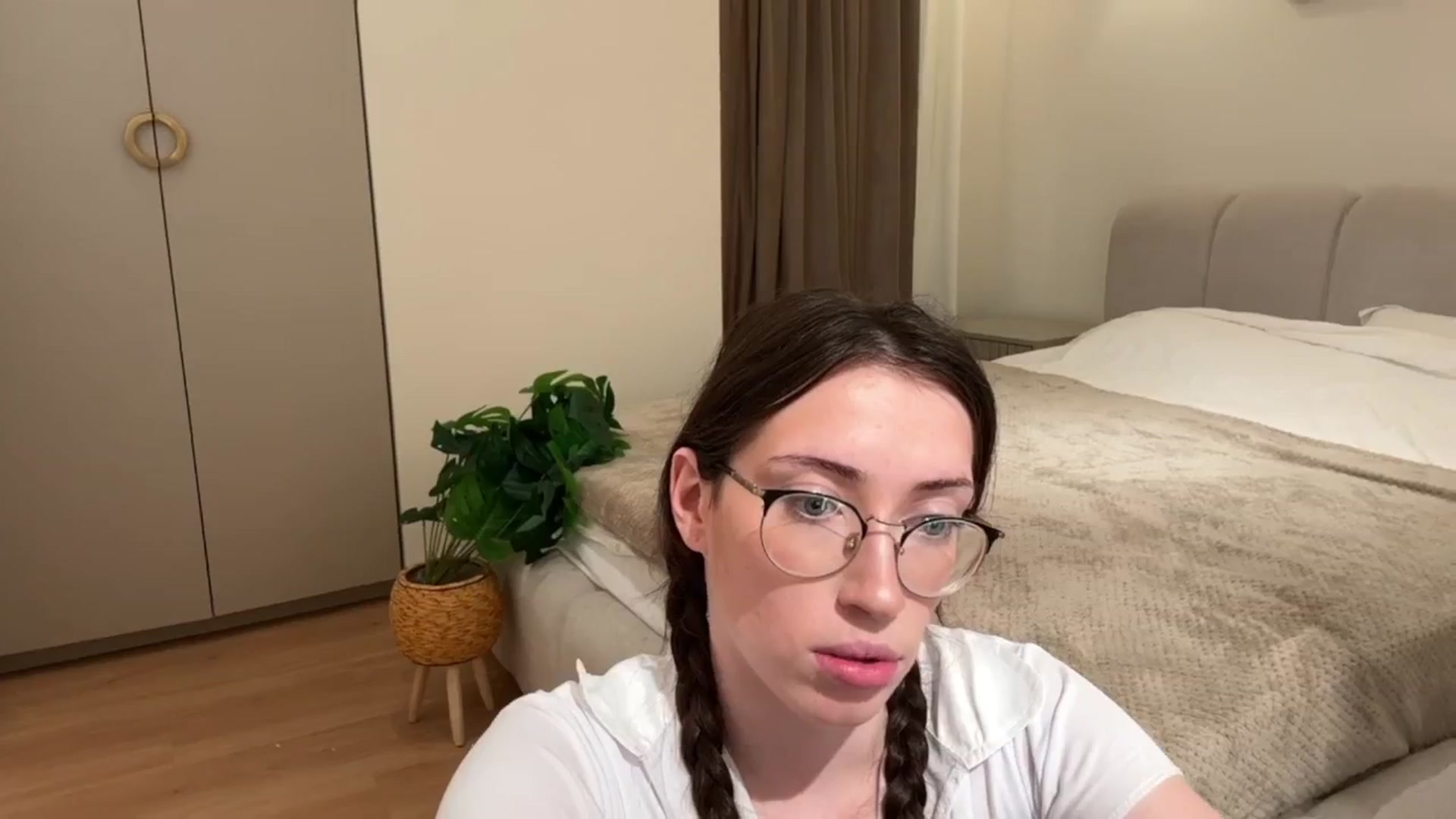 Gallery image thumbnail from Kelly_Grey's myfreecams stream on, 10/12/2025, 10:56 image 15 of 20