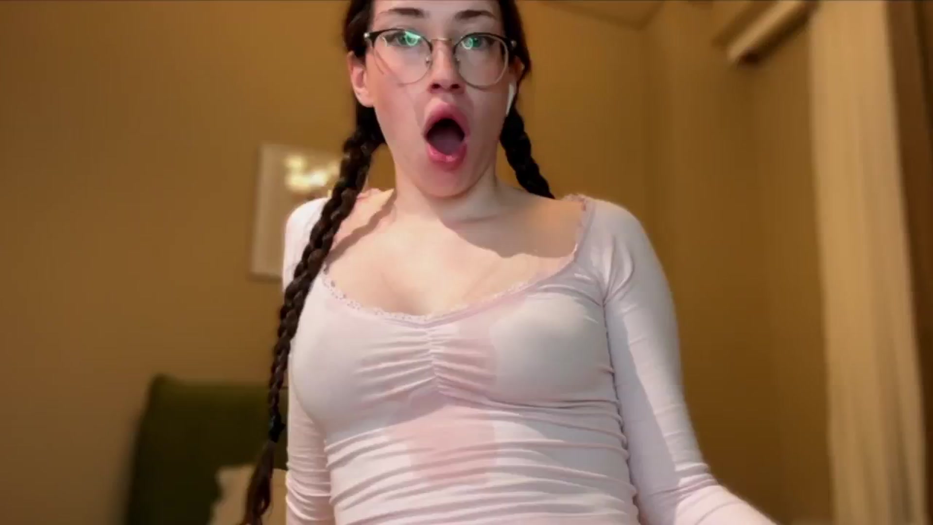 Gallery image thumbnail from Kelly_Grey's myfreecams stream on, 10/28/2025, 13:21 image 4 of 20