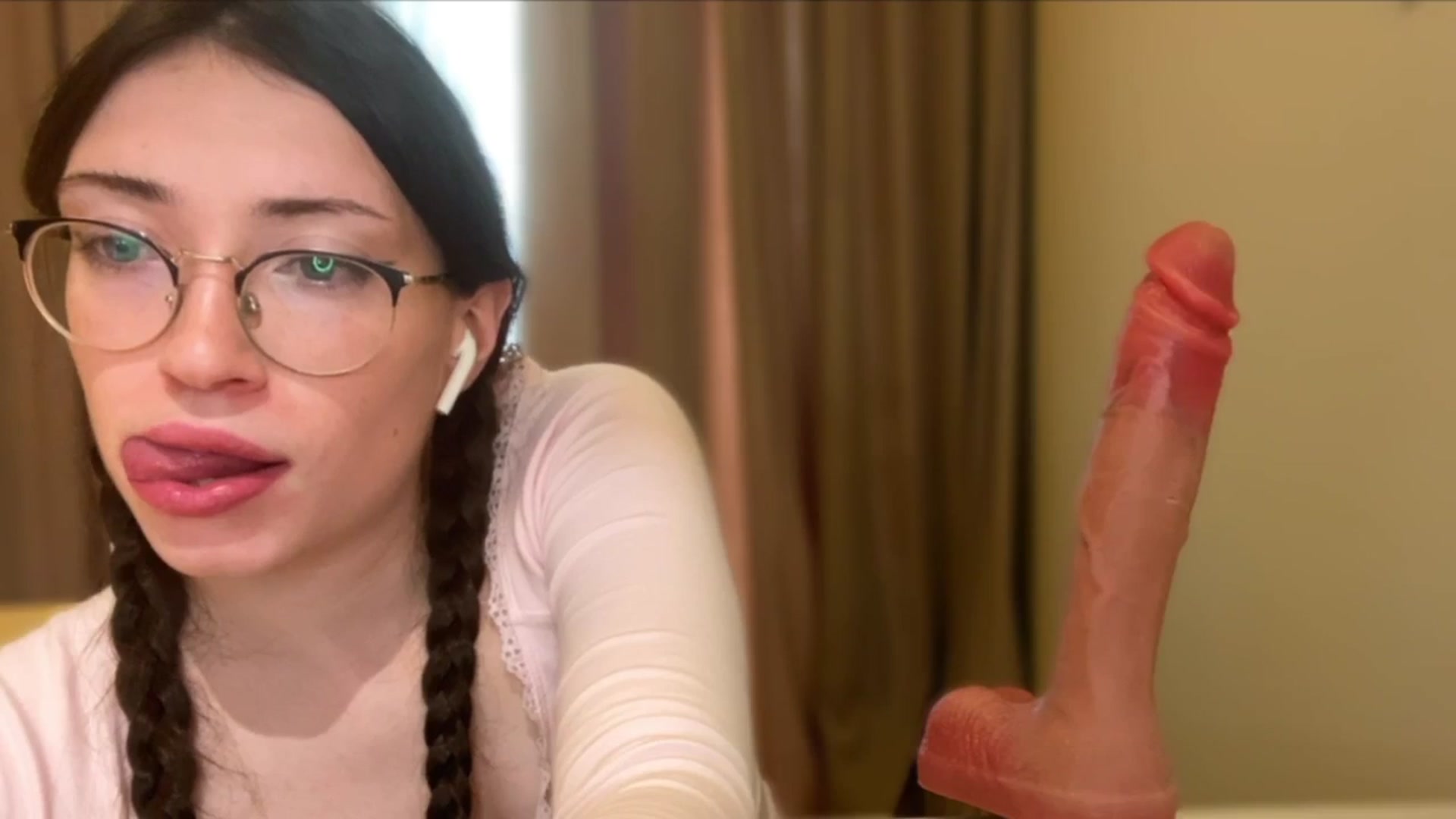 Gallery image thumbnail from Kelly_Grey's myfreecams stream on, 10/28/2025, 13:21 image 13 of 20