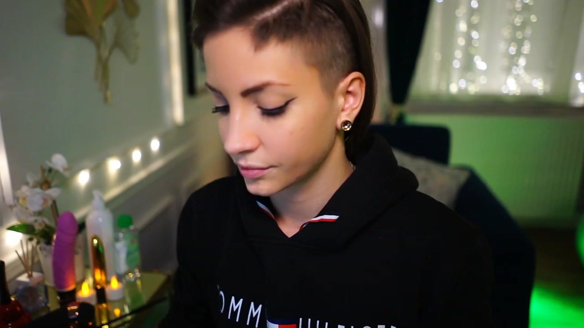 Gallery image thumbnail from Kend_dall's myfreecams stream on, 11/14/2022, 13:49 image 1 of 20