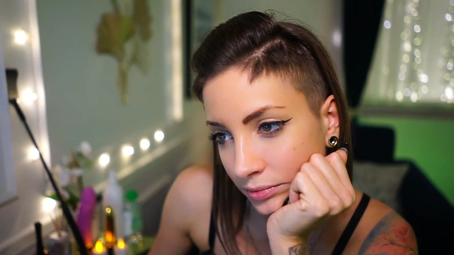 Gallery image thumbnail from Kend_dall's myfreecams stream on, 11/14/2022, 13:49 image 14 of 20