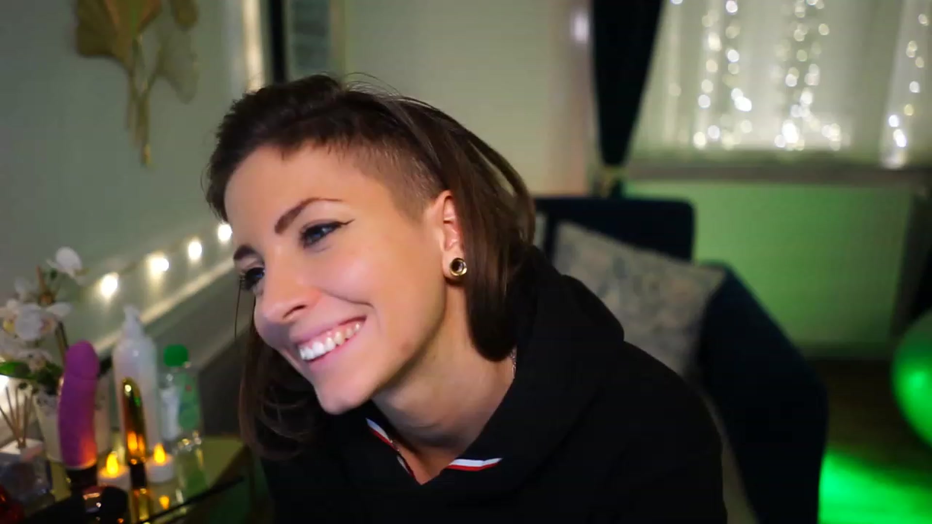 Gallery image thumbnail from Kend_dall's myfreecams stream on, 11/14/2022, 13:49 image 2 of 20