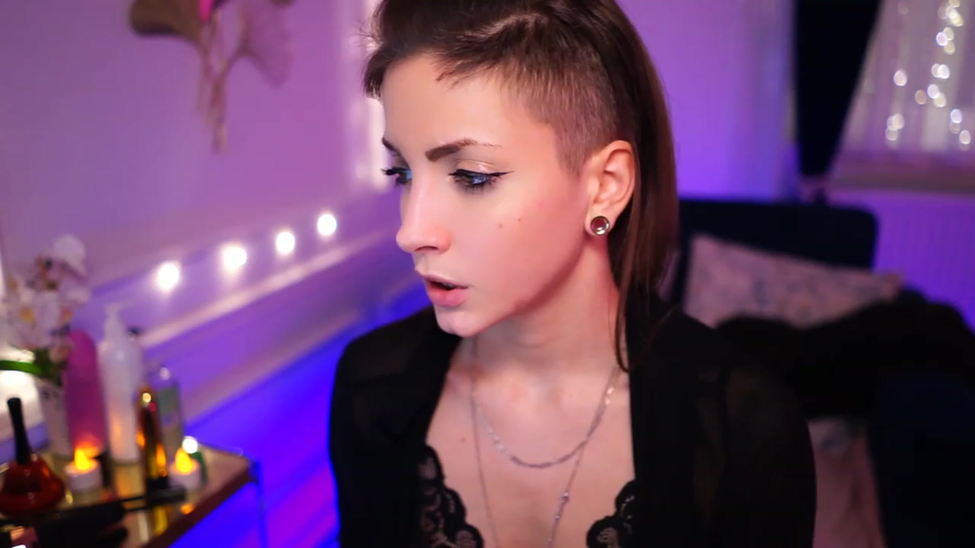 Gallery image thumbnail from Kend_dall's myfreecams stream on, 11/15/2022, 16:05 image 19 of 20