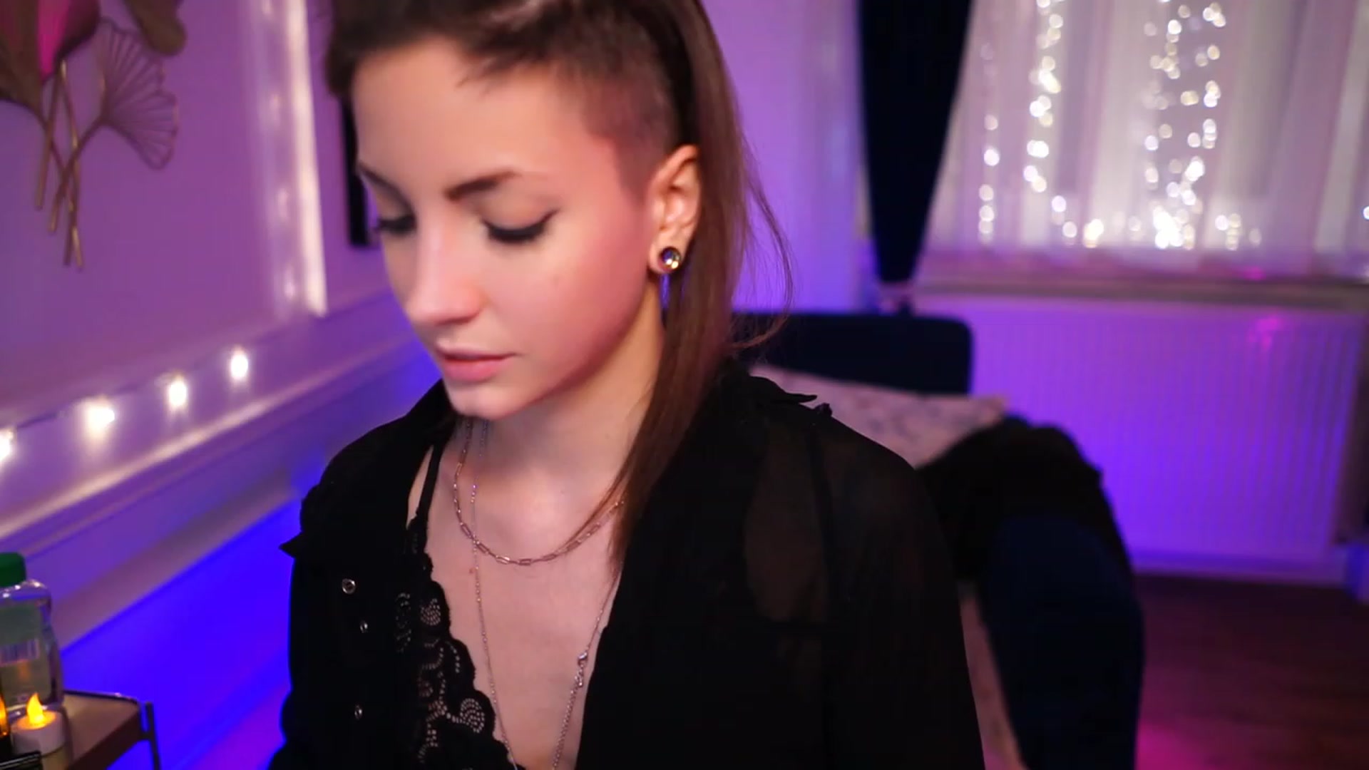 Gallery image thumbnail from Kend_dall's myfreecams stream on, 11/15/2022, 16:05 image 3 of 20