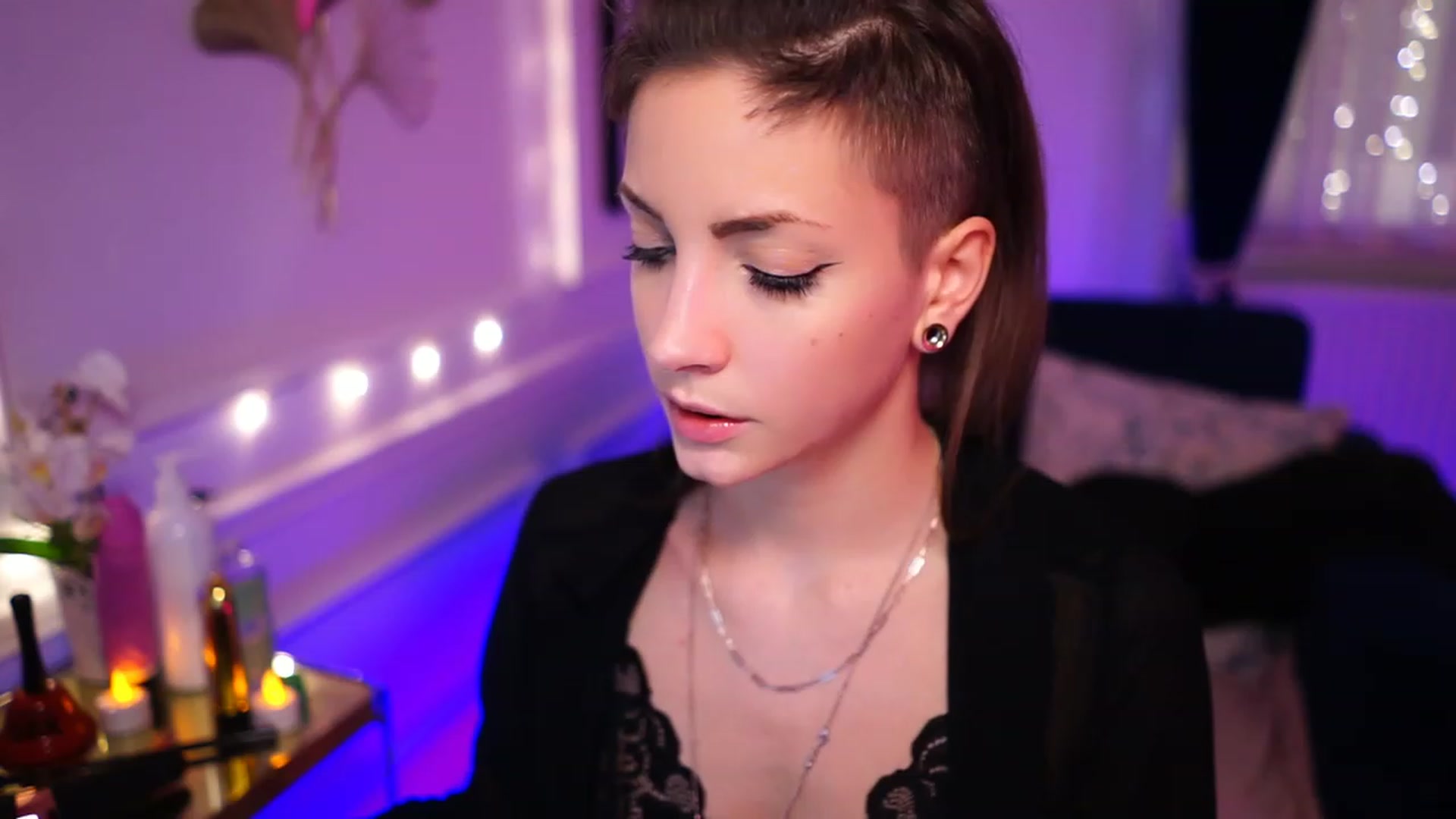 Gallery image thumbnail from Kend_dall's myfreecams stream on, 11/15/2022, 16:05 image 18 of 20