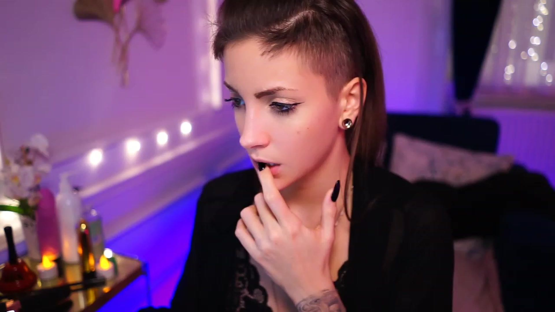 Gallery image thumbnail from Kend_dall's myfreecams stream on, 11/15/2022, 16:05 image 20 of 20