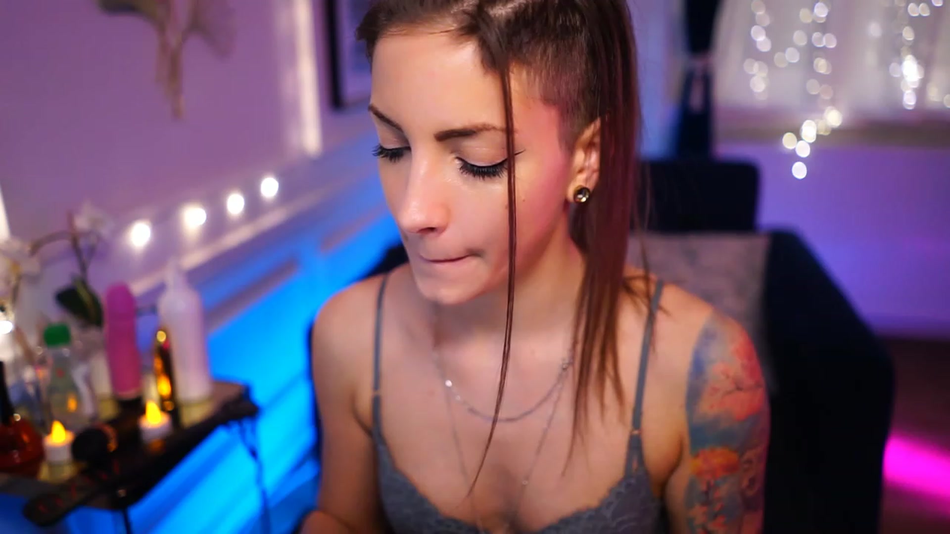 Gallery image thumbnail from Kend_dall's myfreecams stream on, 11/17/2022, 14:16 image 6 of 20