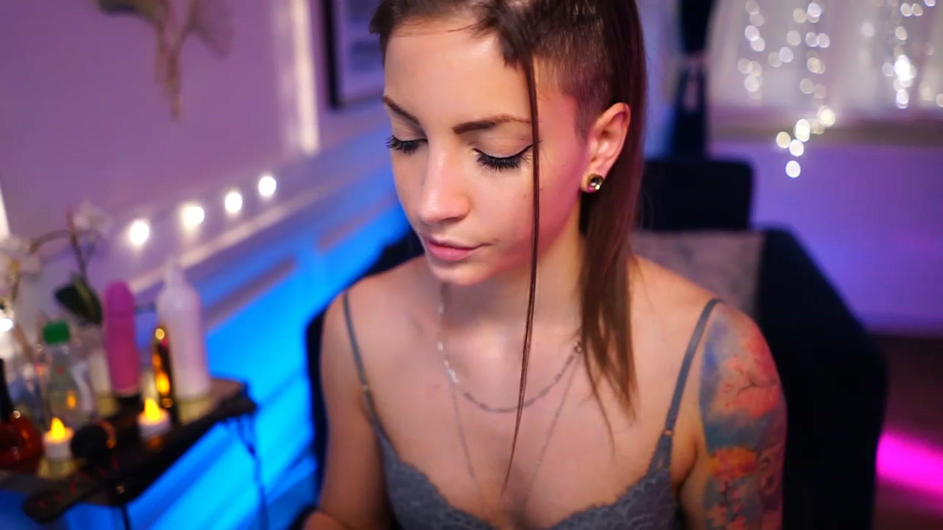 Gallery image thumbnail from Kend_dall's myfreecams stream on, 11/17/2022, 14:16 image 5 of 20