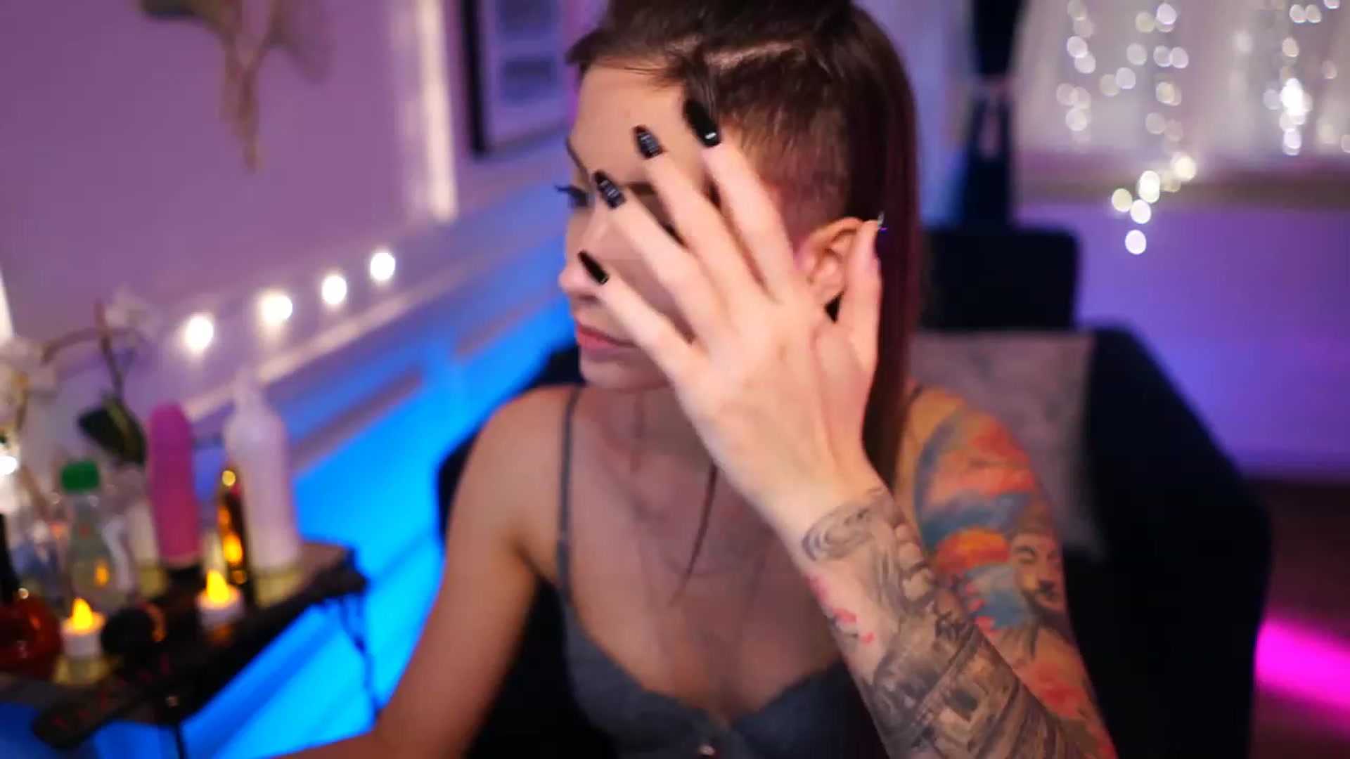 Gallery image thumbnail from Kend_dall's myfreecams stream on, 11/17/2022, 14:16 image 4 of 20
