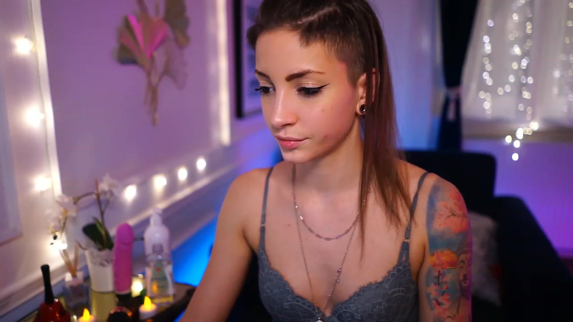 Gallery image thumbnail from Kend_dall's myfreecams stream on, 11/17/2022, 16:06 image 13 of 20