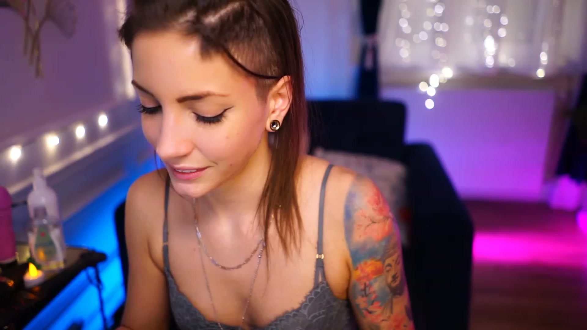 Gallery image thumbnail from Kend_dall's myfreecams stream on, 11/17/2022, 16:06 image 3 of 20