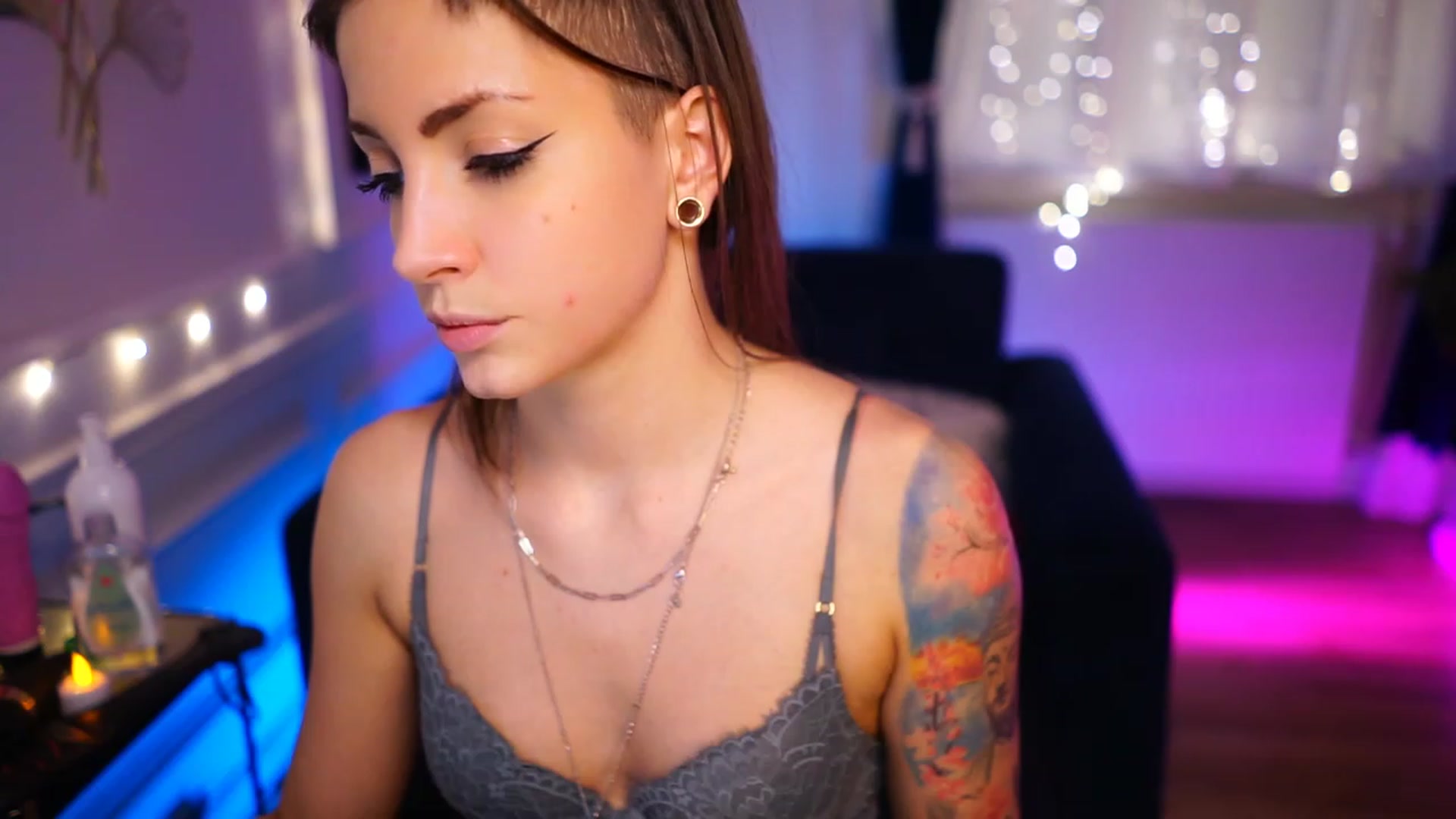 Gallery image thumbnail from Kend_dall's myfreecams stream on, 11/17/2022, 16:06 image 6 of 20