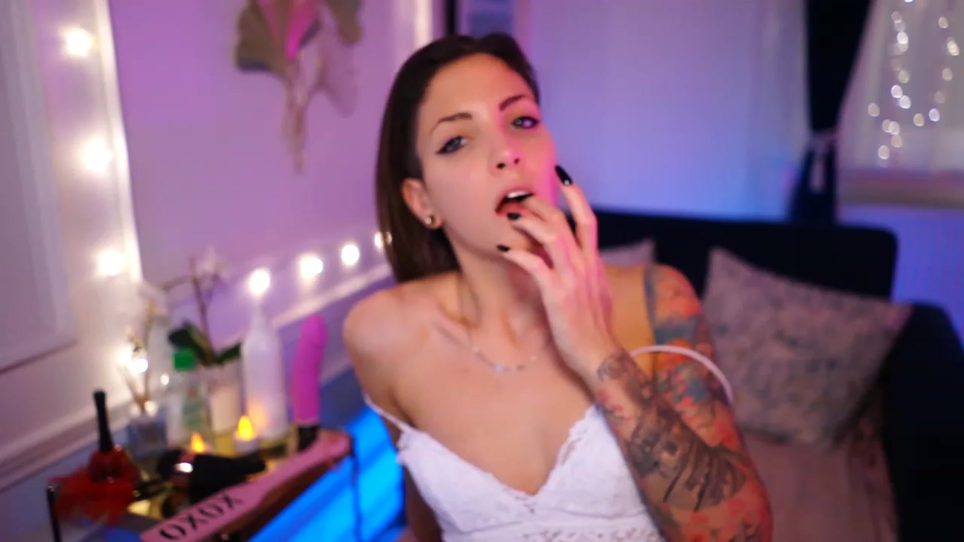 Gallery image thumbnail from Kend_dall's myfreecams stream on, 11/18/2022, 18:52 image 8 of 20