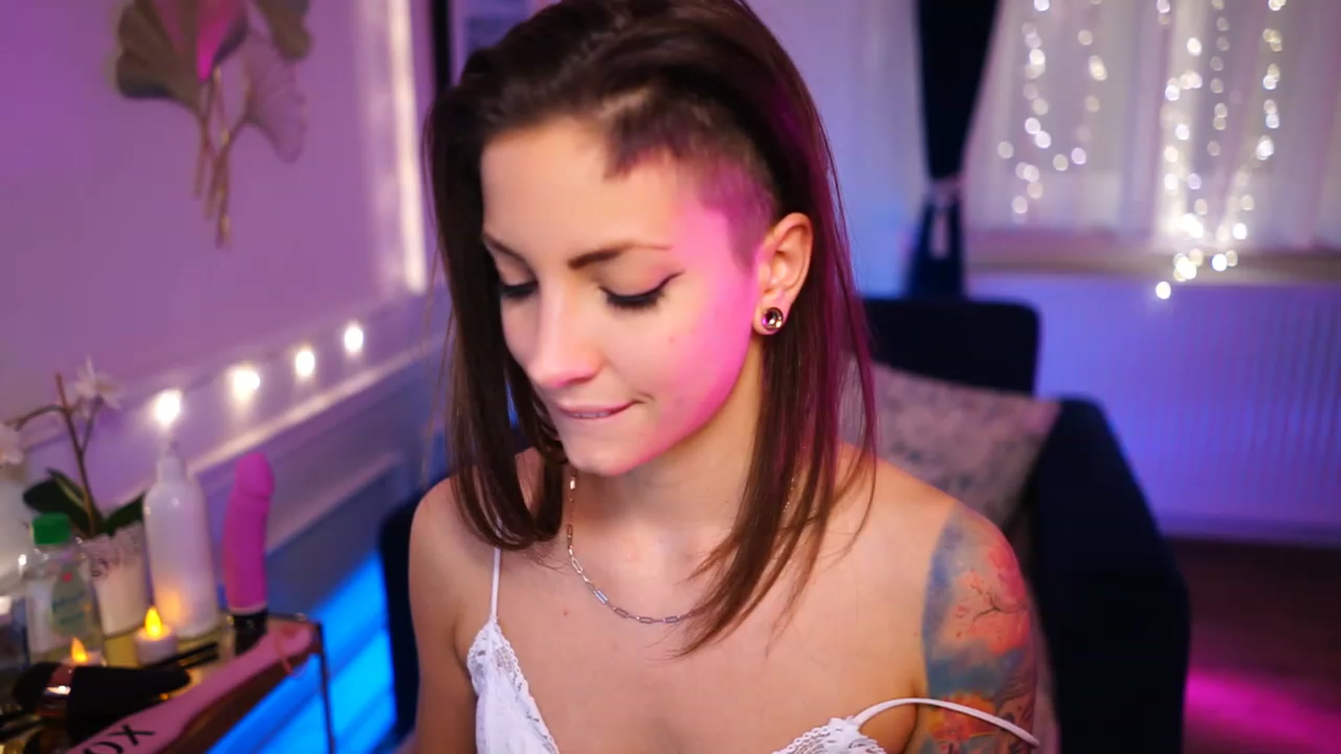 Gallery image thumbnail from Kend_dall's myfreecams stream on, 11/18/2022, 18:52 image 15 of 20