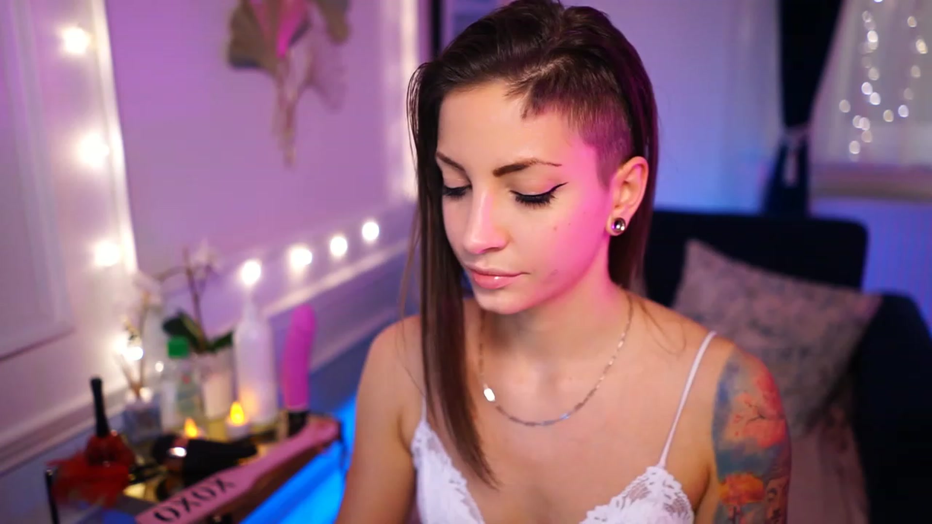 Gallery image thumbnail from Kend_dall's myfreecams stream on, 11/18/2022, 18:52 image 5 of 20
