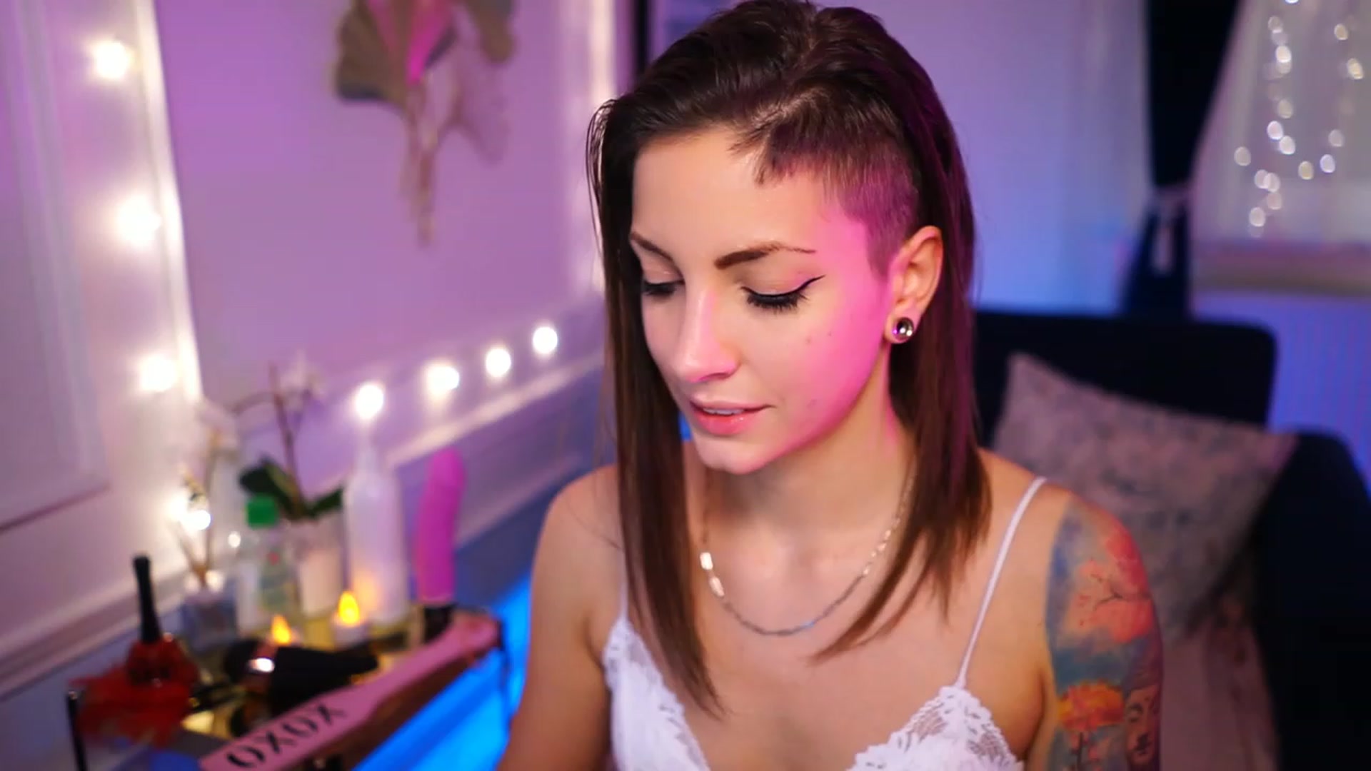 Gallery image thumbnail from Kend_dall's myfreecams stream on, 11/18/2022, 18:52 image 4 of 20