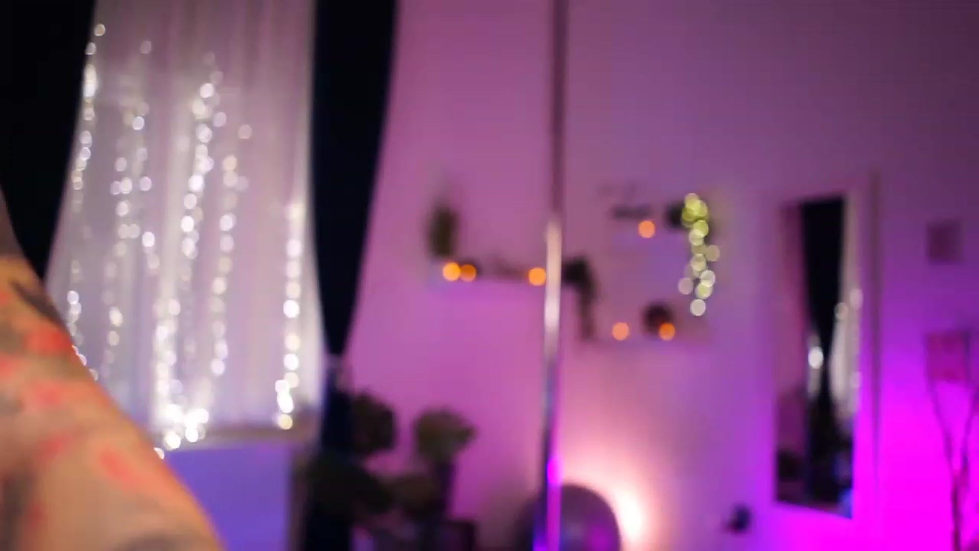 Gallery image thumbnail from Kend_dall's myfreecams stream on, 11/18/2022, 18:52 image 11 of 20