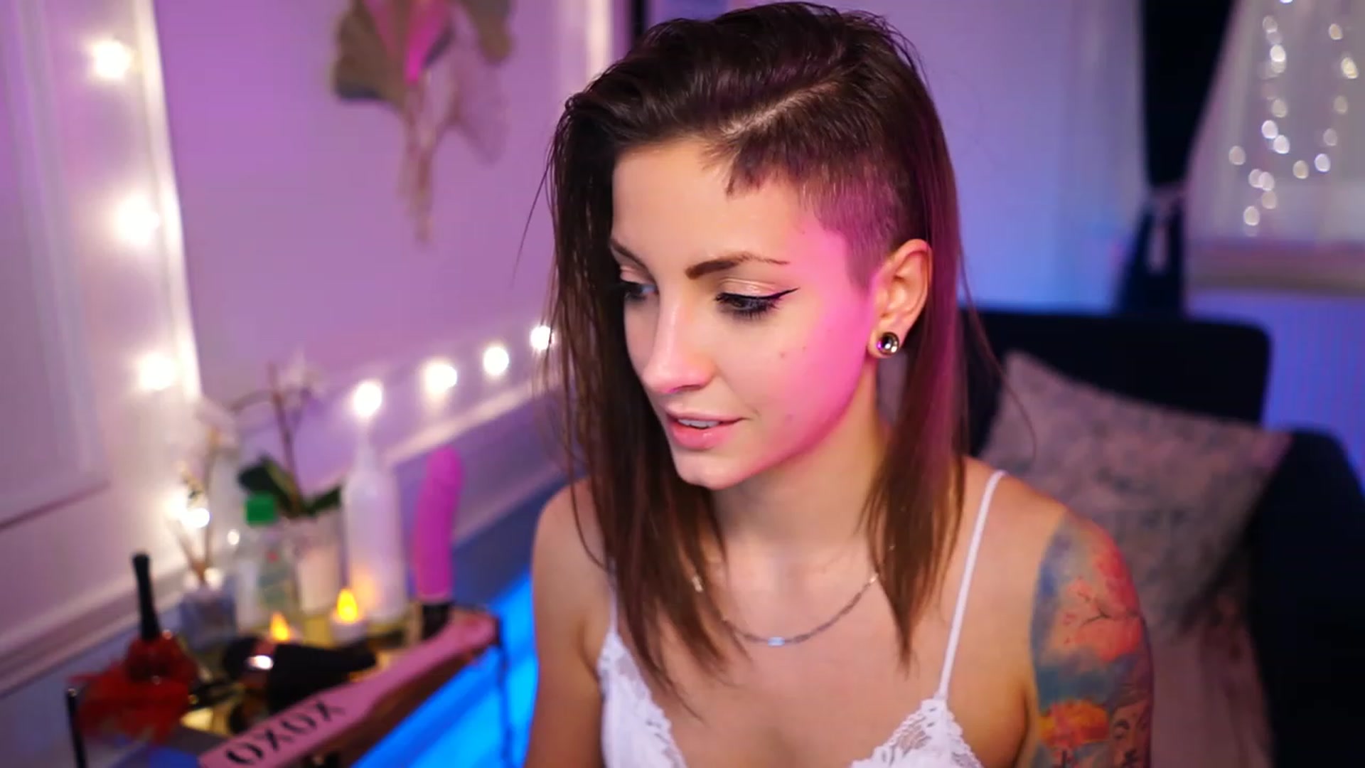 Gallery image thumbnail from Kend_dall's myfreecams stream on, 11/18/2022, 18:52 image 7 of 20