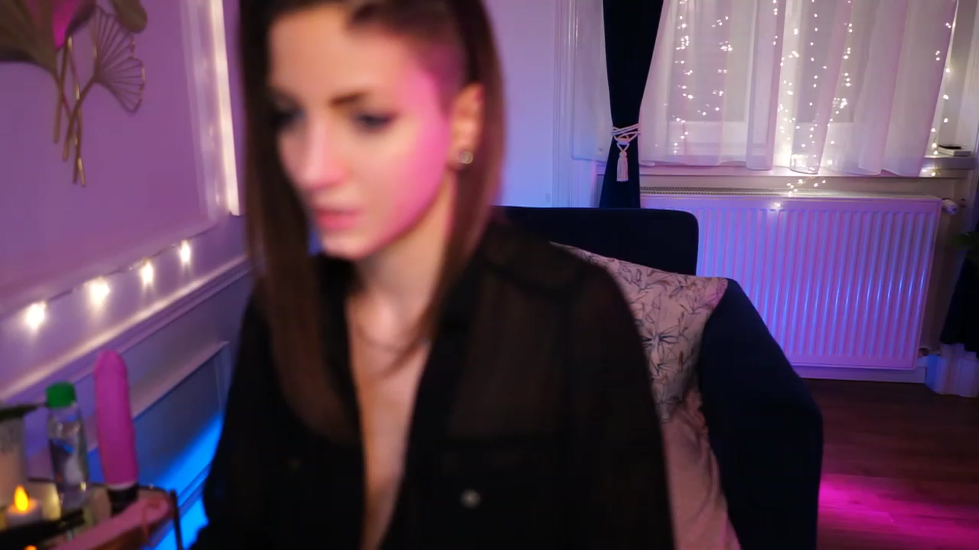 Gallery image thumbnail from Kend_dall's myfreecams stream on, 11/18/2022, 23:17 image 8 of 20