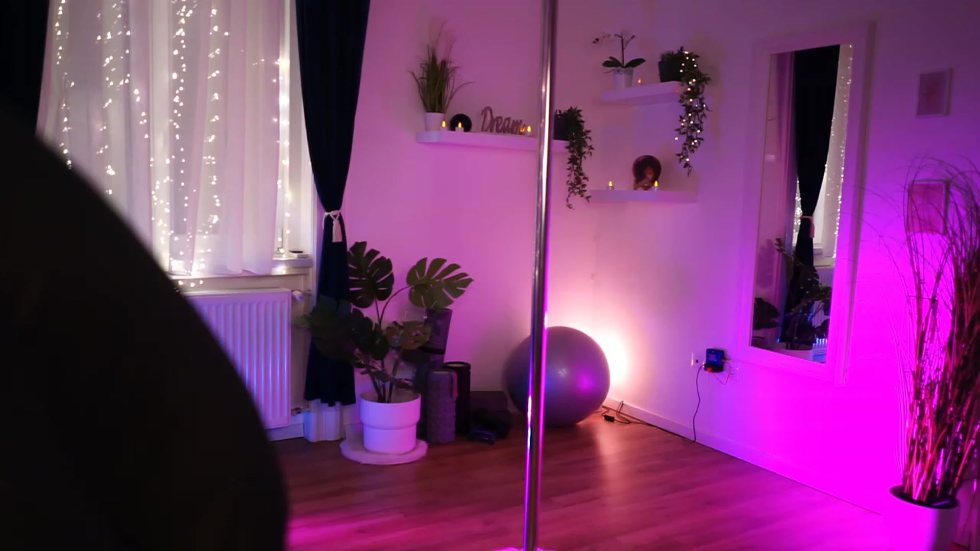 Gallery image thumbnail from Kend_dall's myfreecams stream on, 11/18/2022, 23:17 image 17 of 20