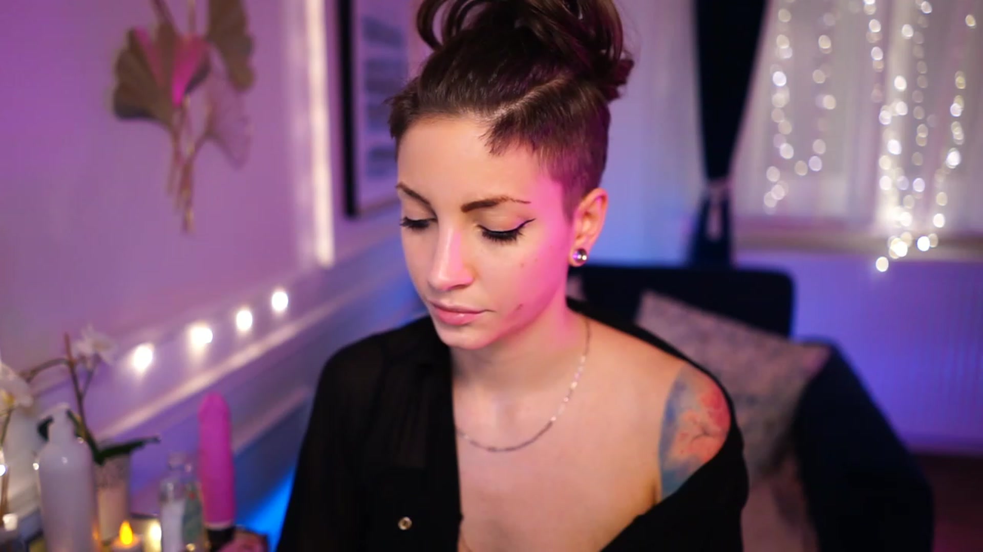 Gallery image thumbnail from Kend_dall's myfreecams stream on, 11/18/2022, 23:17 image 14 of 20