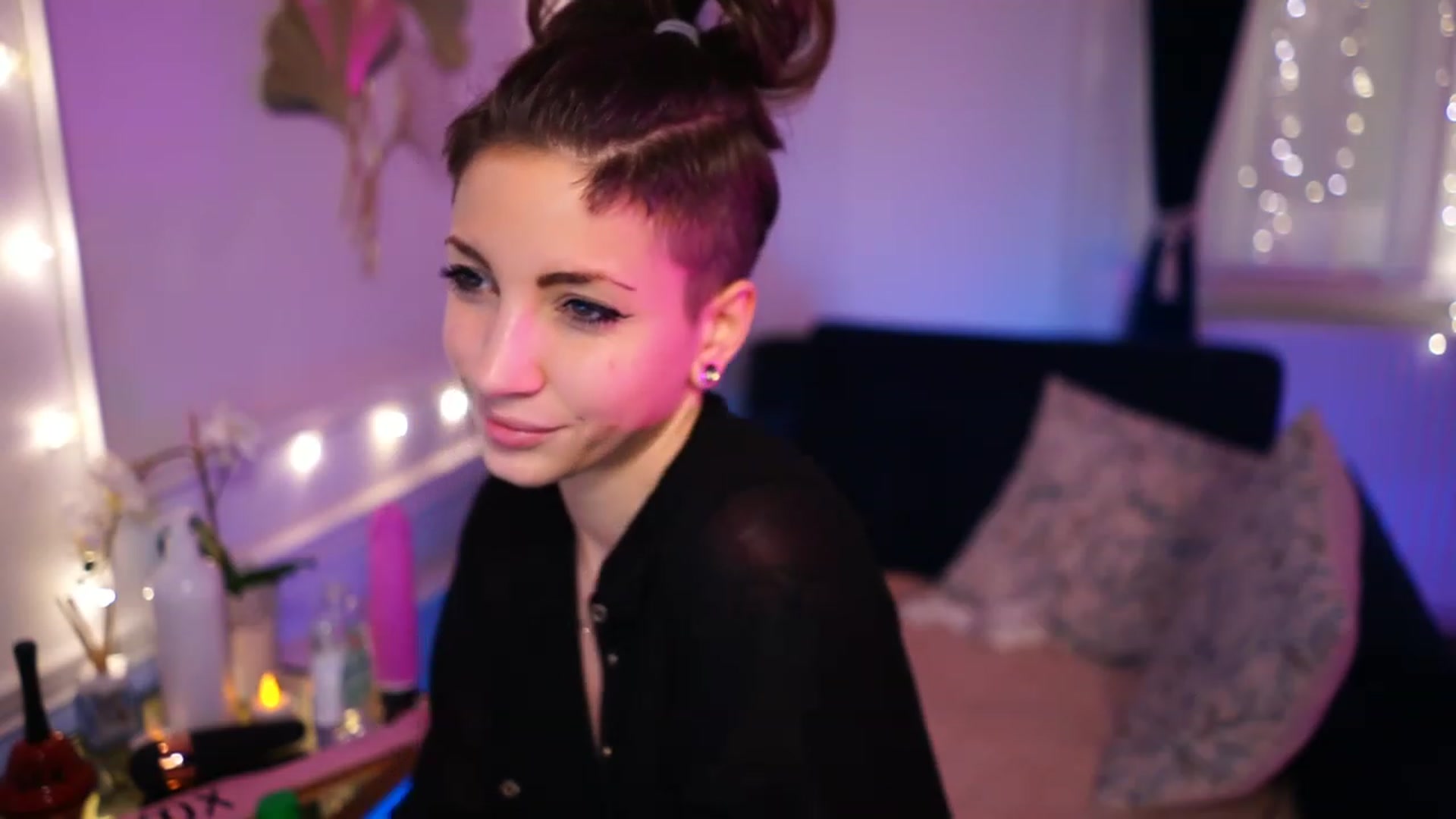 Gallery image thumbnail from Kend_dall's myfreecams stream on, 11/18/2022, 23:17 image 20 of 20