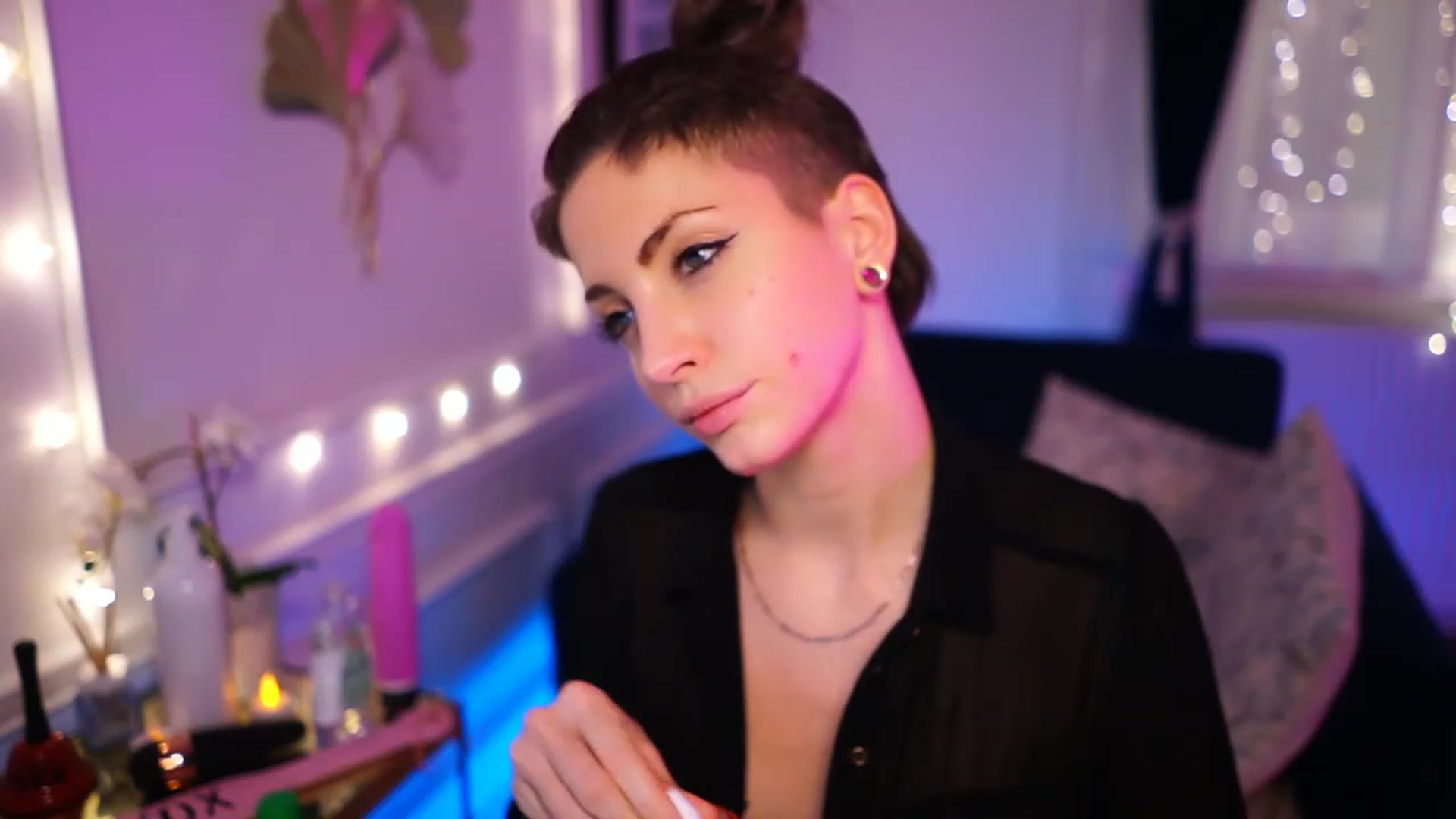 Gallery image thumbnail from Kend_dall's myfreecams stream on, 11/18/2022, 23:17 image 19 of 20