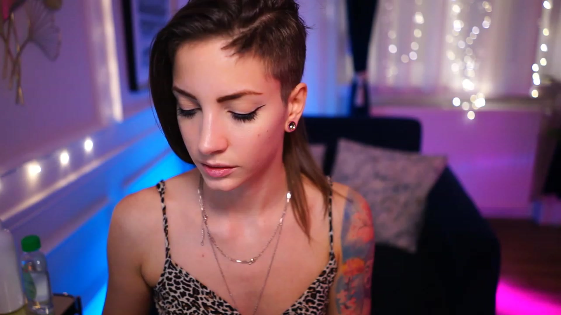 Gallery image thumbnail from Kend_dall's myfreecams stream on, 11/21/2022, 16:29 image 17 of 20