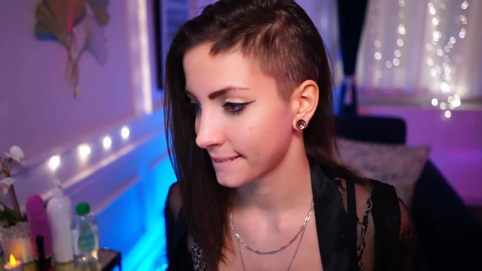 Gallery image thumbnail from Kend_dall's myfreecams stream on, 11/21/2022, 16:29 image 4 of 20