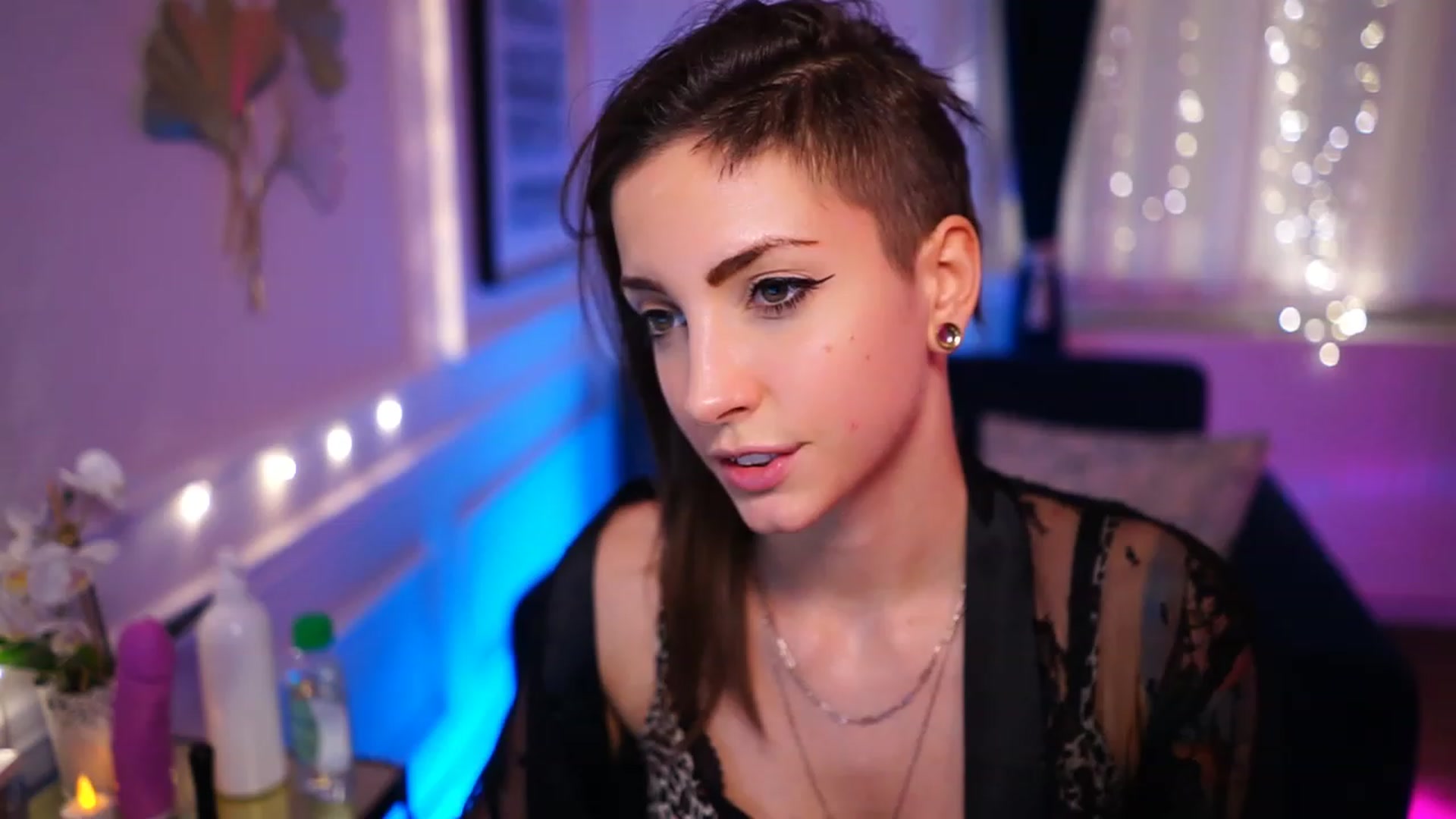 Gallery image thumbnail from Kend_dall's myfreecams stream on, 11/21/2022, 16:29 image 10 of 20