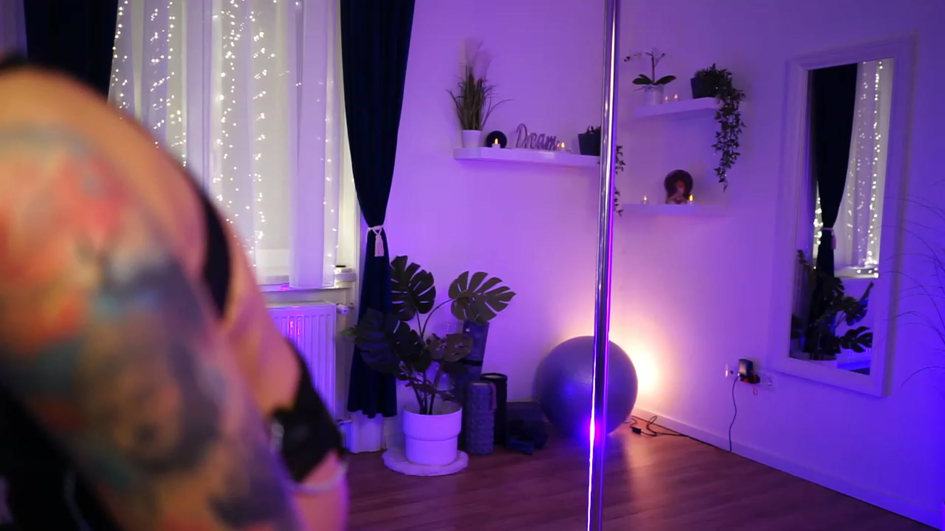 Gallery image thumbnail from Kend_dall's myfreecams stream on, 11/22/2022, 19:31 image 12 of 20