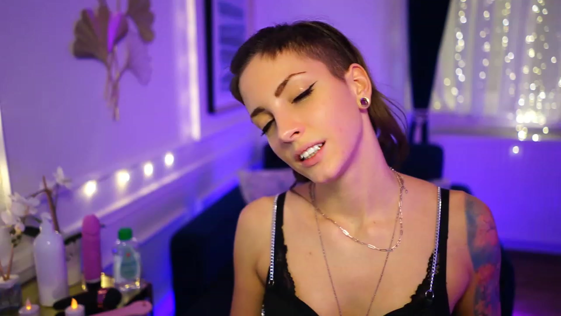 Gallery image thumbnail from Kend_dall's myfreecams stream on, 11/22/2022, 19:31 image 8 of 20
