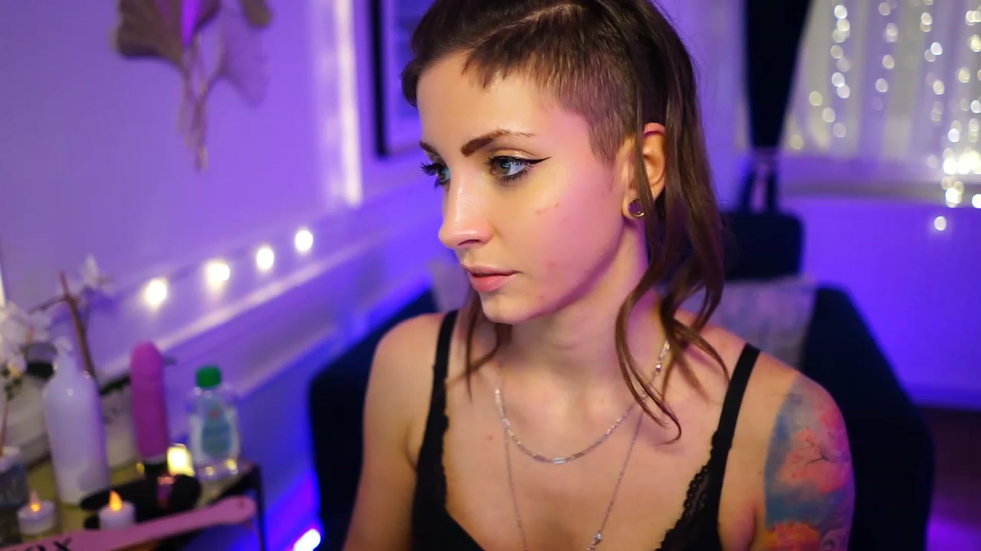 Gallery image thumbnail from Kend_dall's myfreecams stream on, 11/22/2022, 19:31 image 11 of 20