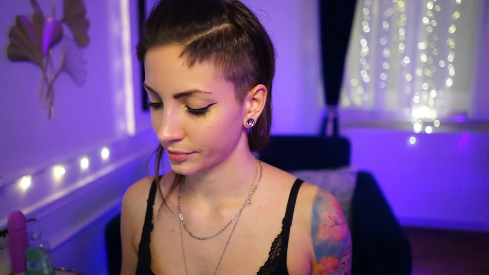 Gallery image thumbnail from Kend_dall's myfreecams stream on, 11/22/2022, 19:31 image 14 of 20