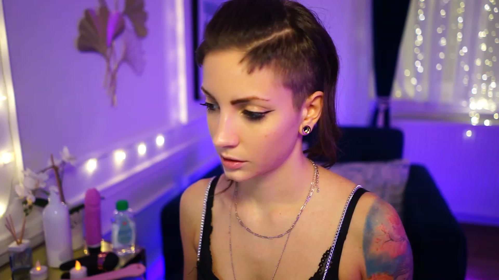 Gallery image thumbnail from Kend_dall's myfreecams stream on, 11/22/2022, 19:31 image 9 of 20