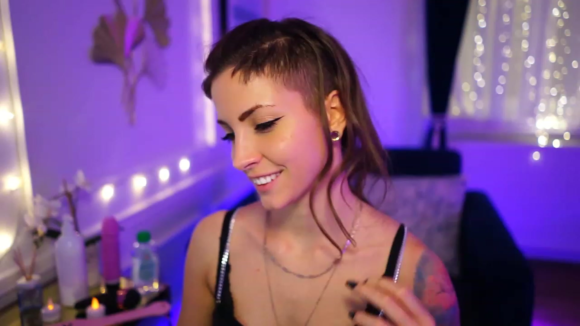 Gallery image thumbnail from Kend_dall's myfreecams stream on, 11/22/2022, 19:31 image 2 of 20