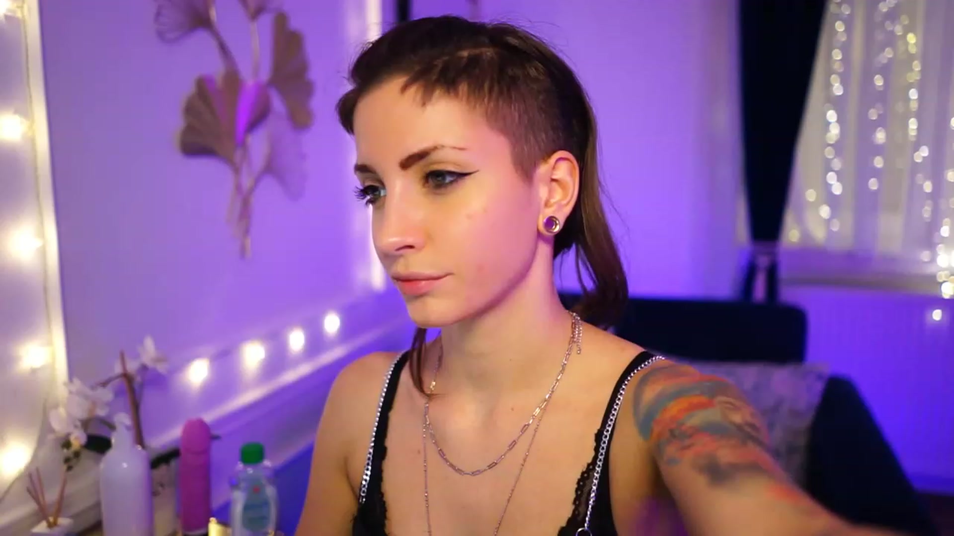 Gallery image thumbnail from Kend_dall's myfreecams stream on, 11/22/2022, 19:31 image 5 of 20