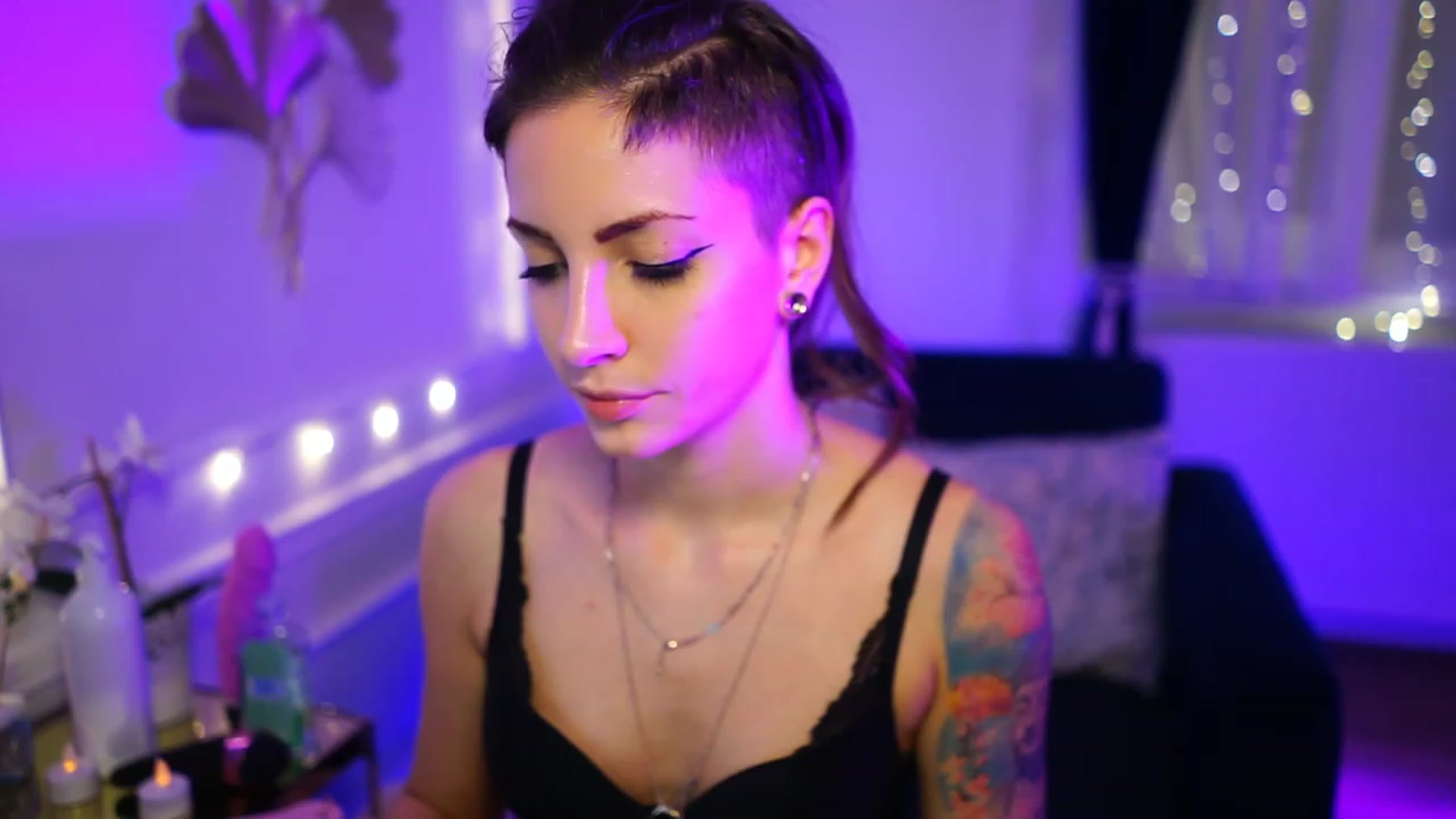Gallery image thumbnail from Kend_dall's myfreecams stream on, 11/22/2022, 21:08 image 11 of 20