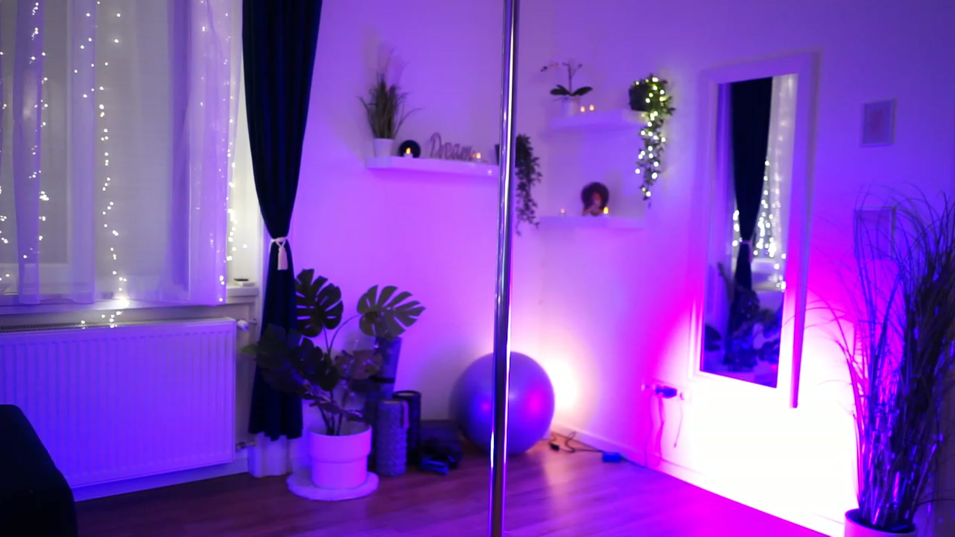 Gallery image thumbnail from Kend_dall's myfreecams stream on, 11/22/2022, 21:08 image 5 of 20