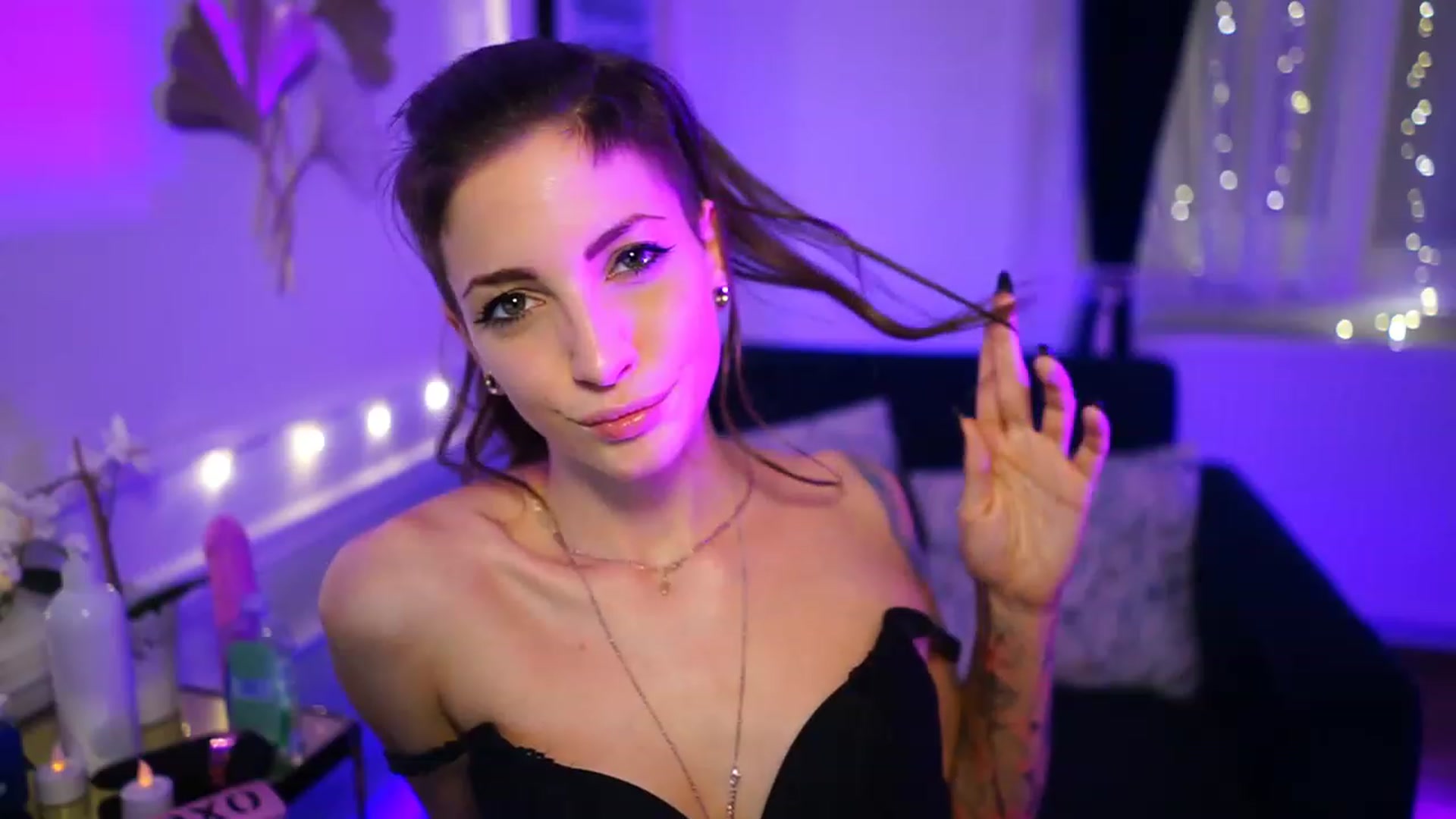 Gallery image thumbnail from Kend_dall's myfreecams stream on, 11/22/2022, 21:08 image 19 of 20
