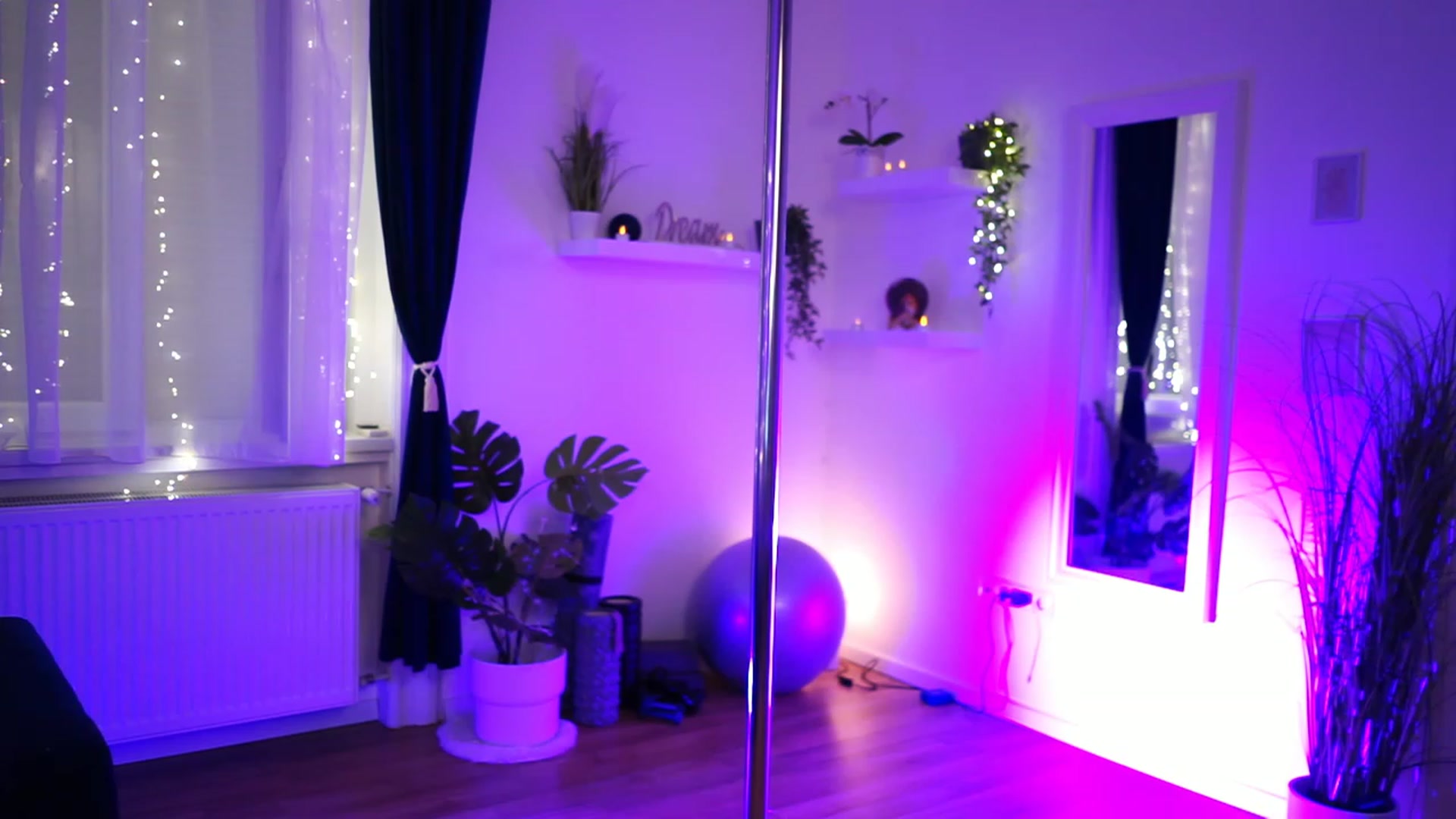 Gallery image thumbnail from Kend_dall's myfreecams stream on, 11/22/2022, 21:08 image 6 of 20