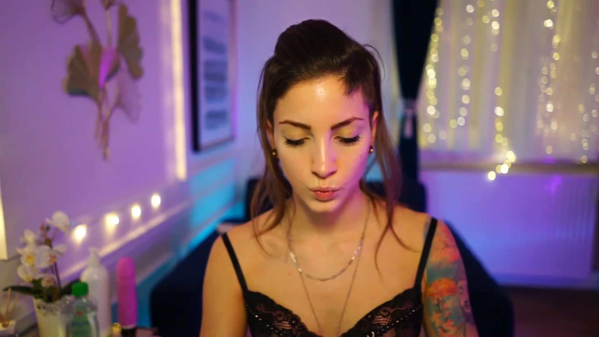 Gallery image thumbnail from Kend_dall's myfreecams stream on, 11/23/2022, 12:36 image 8 of 20