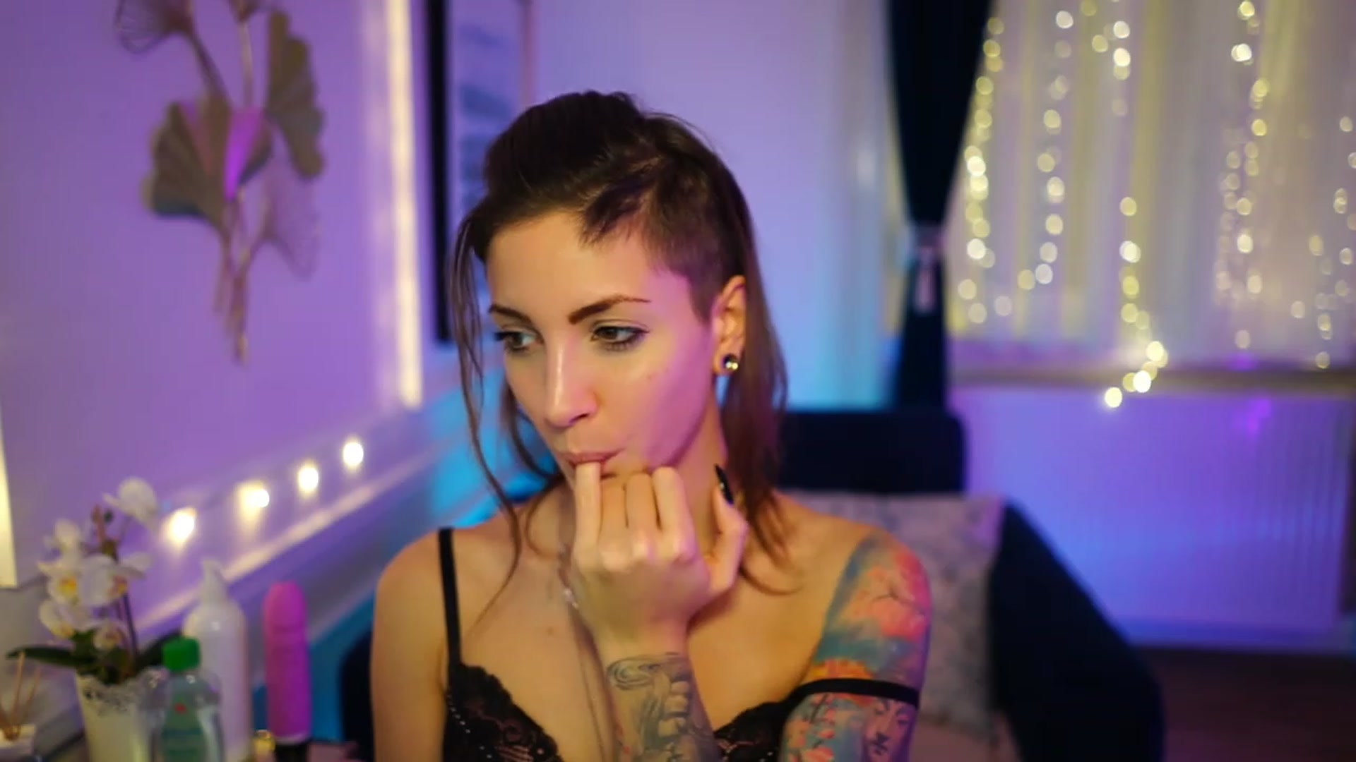 Gallery image thumbnail from Kend_dall's myfreecams stream on, 11/23/2022, 12:36 image 14 of 20