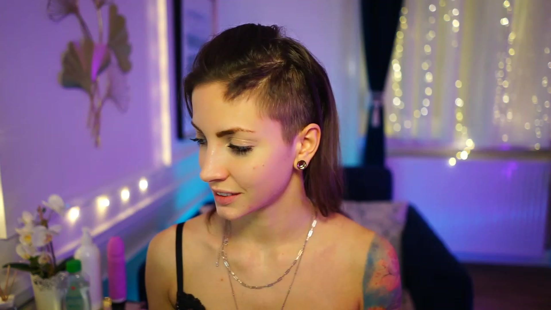 Gallery image thumbnail from Kend_dall's myfreecams stream on, 11/23/2022, 12:36 image 15 of 20